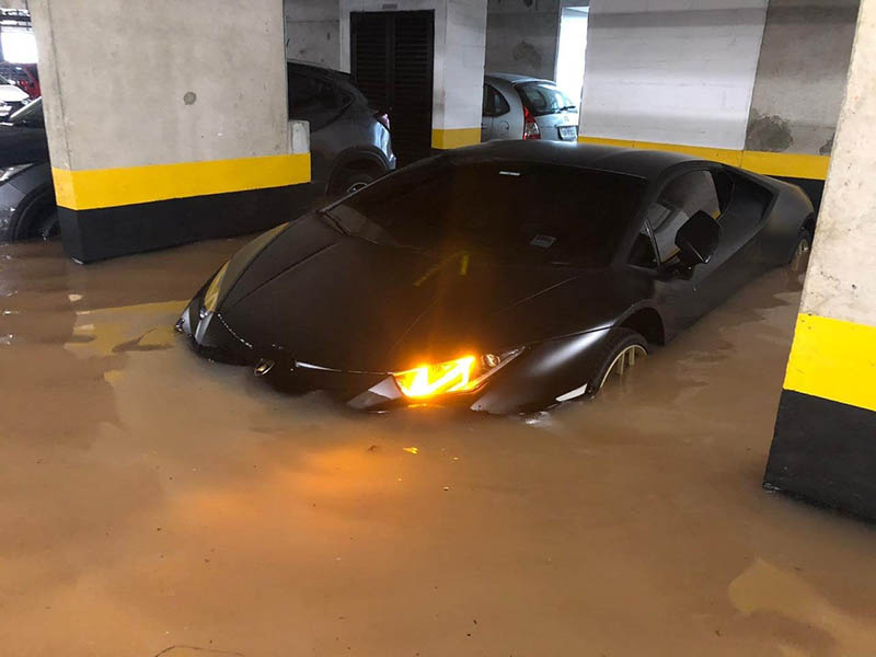 Imagem de capa da pauta "O carro parecia novo… até eu descobrir que ele tinha passado dias debaixo d’água"