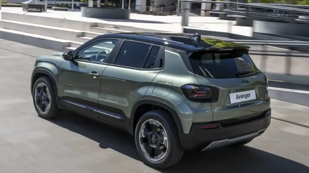 Foto do novo jeep avenger 2027 na cor prata