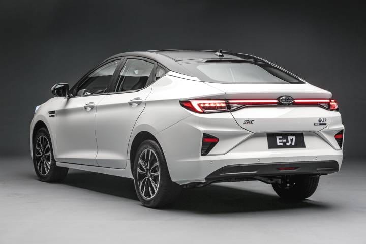 Carros E-J7 193cv 5p Aut. (Elétrico) 2022