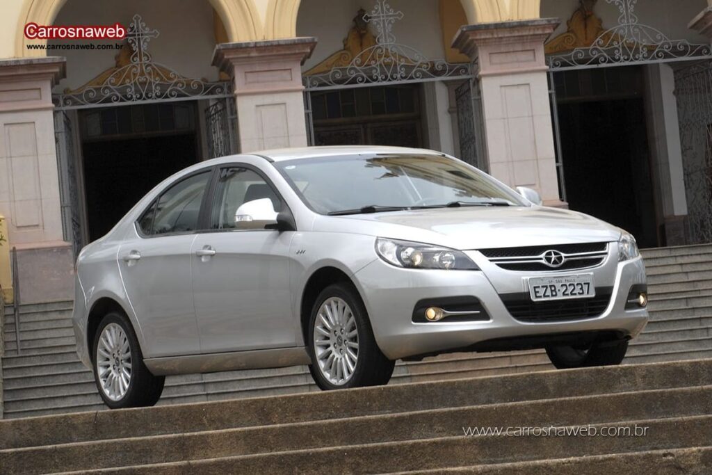 Carros J5 Sedan 1.5 16V 4p Mec. 2013