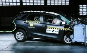 O Toyota Starlet registra nota zero em testes de segurança do Global NCAP devido à instabilidade da carroceria e falhas na proteção de ocupantes adultos em impactos laterais e frontais severos