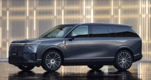 O novo SUV elétrico chinês Xpeng GX entrega até 585 cv de potência com suspensão ativa e três fileiras de assentos para competir diretamente com os modelos Lynk & Co 900 e Voyah Taishan X8 no mercado