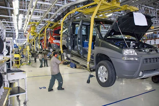 fábrica da Fiat no Brasil linha de montagem automotiva