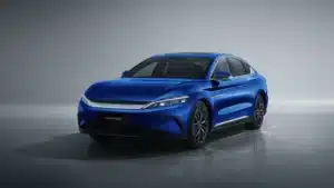 BYD prepara lançamento do novo sedã Han com promessa de 1.000 quilômetros de autonomia e sistema de carregamento ultrarrápido de cinco minutos que desafia as limitações atuais do mercado automotivo global