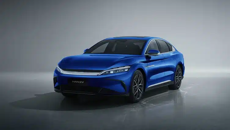 BYD Han sedan elétrico design futurista