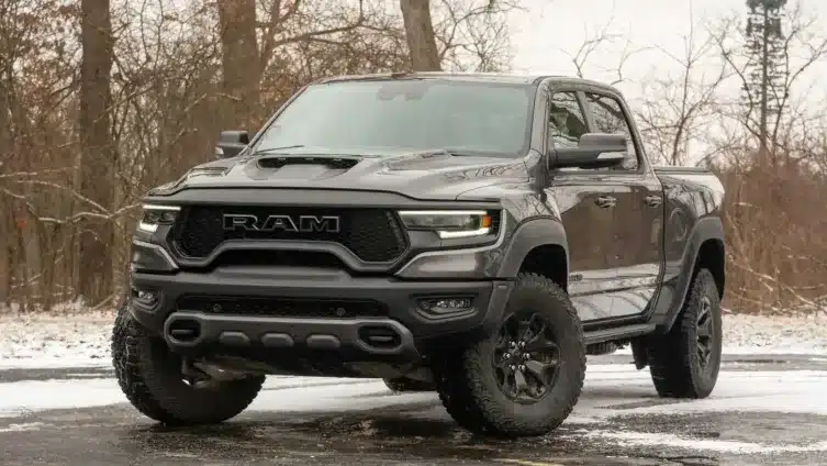 picape RAM motor V8 exterior frontal