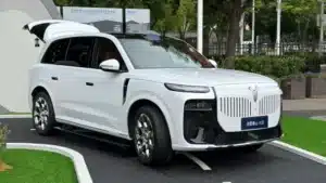 O novo SUV elétrico Voyah Taishan X8 chega ao mercado chinês com tecnologia da Huawei e arquitetura de 800V pelo preço inicial de 43.100 dólares, consolidando o avanço dos veículos premium de alta performance.