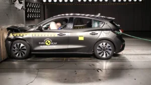 Euro NCAP confirma que fabricantes automotivos optam por receber nota de 3 estrelas em testes de colisão para evitar custos adicionais com a implementação de tecnologias avançadas de segurança ativa