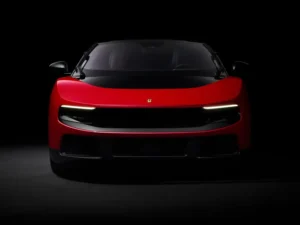 Ferrari Luce chega ao mercado automotivo chinês como um sedã liftback exclusivo que prioriza as preferências locais de design para retomar a liderança da marca italiana no maior segmento global atual.