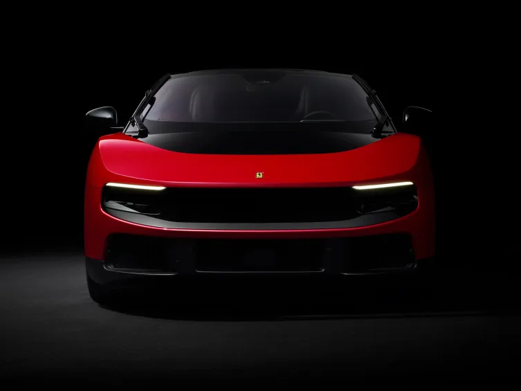Ferrari Luce modelo liftback design frontal