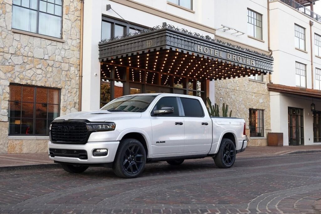 RAM 1500 LARAM. NIGHT ED. BI-TB 3.0 4×4 Aut. 2025