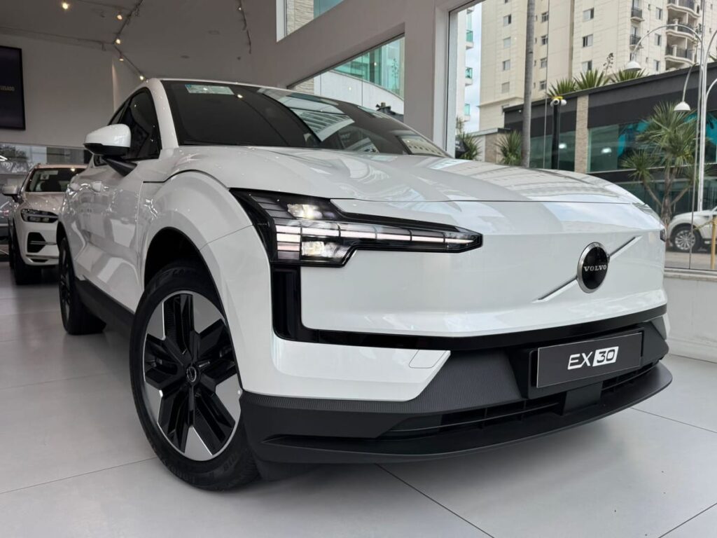 Volvo EX30 E40 Core (Elétrico) 2025