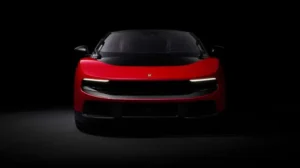 Design do Ferrari Luce apresenta falhas estéticas apontadas por especialistas da Nio e GWM que impactam a percepção de valor e a identidade visual da marca no atual mercado de veículos de luxo globais
