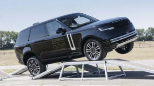 Range Rover confirma lançamento de seu primeiro veículo 100% elétrico para os próximos meses após longo período de atraso no cronograma oficial de produção da marca britânica no mercado global de luxo
