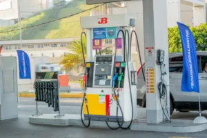 Governo federal planeja elevar o teor de etanol na gasolina para 32% ainda em junho visando reduzir a dependência de combustíveis importados e diminuir custos operacionais para os motoristas brasileiros