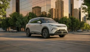 O novo BYD Atto 2 chega ao mercado brasileiro com motor híbrido plug-in flex em duas versões custando entre R$ 149.990 e R$ 169.990 para competir no segmento de SUVs compactos de entrada em 2024