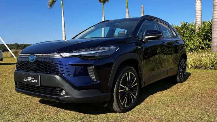 Toyota Corolla Cross 2025 exterior frontal novo design