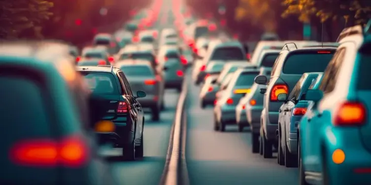 trânsito urbano brasileiro moderno carros rodovia