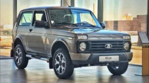 O Lada Niva Legend recebe seu primeiro airbag de fábrica e motor 1.8 de 89 cv após quase 50 anos de mercado mantendo a carroceria rústica clássica que define o modelo no cenário automotivo internacional