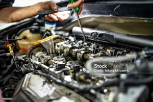 Manutenção automotiva varia conforme a tecnologia do motor e exige cuidados específicos com sistemas de injeção direta turbo e conjuntos elétricos para garantir a longevidade do veículo no Brasil