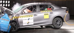 Colisão entre BYD Qin L e Mazda 3 em Dalian confirma que veículos híbridos plug-in apresentam comportamento estrutural distinto de modelos a combustão em acidentes de trânsito de alta energia cinética