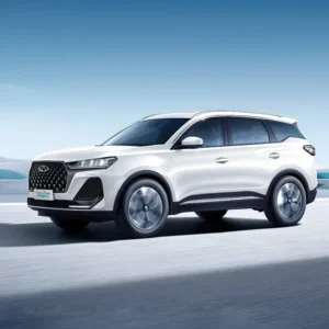 Chery confirma exportação do novo Tiggo 7 HEV com sistema híbrido autorrecarregável que dispensa carregamento externo para motoristas que buscam maior eficiência energética no mercado global atual