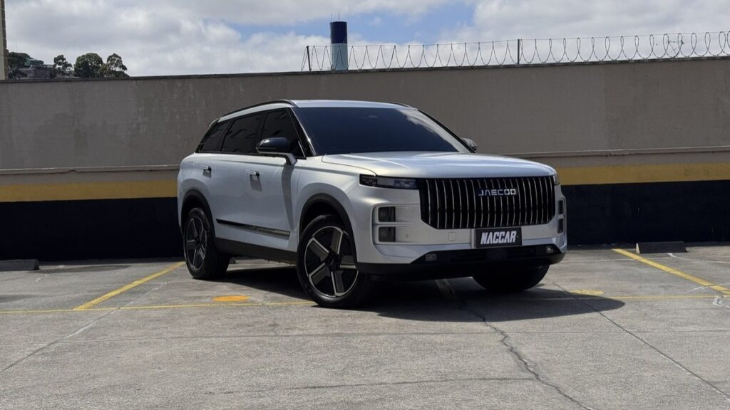 Novo Jaecoo 7 modelo 2027 chega ao mercado brasileiro em duas versões com preço fixado em R$ 224.900 e sistema de reserva antecipada mediante sinal de R$ 5 mil disponível para interessados até o dia 15/7