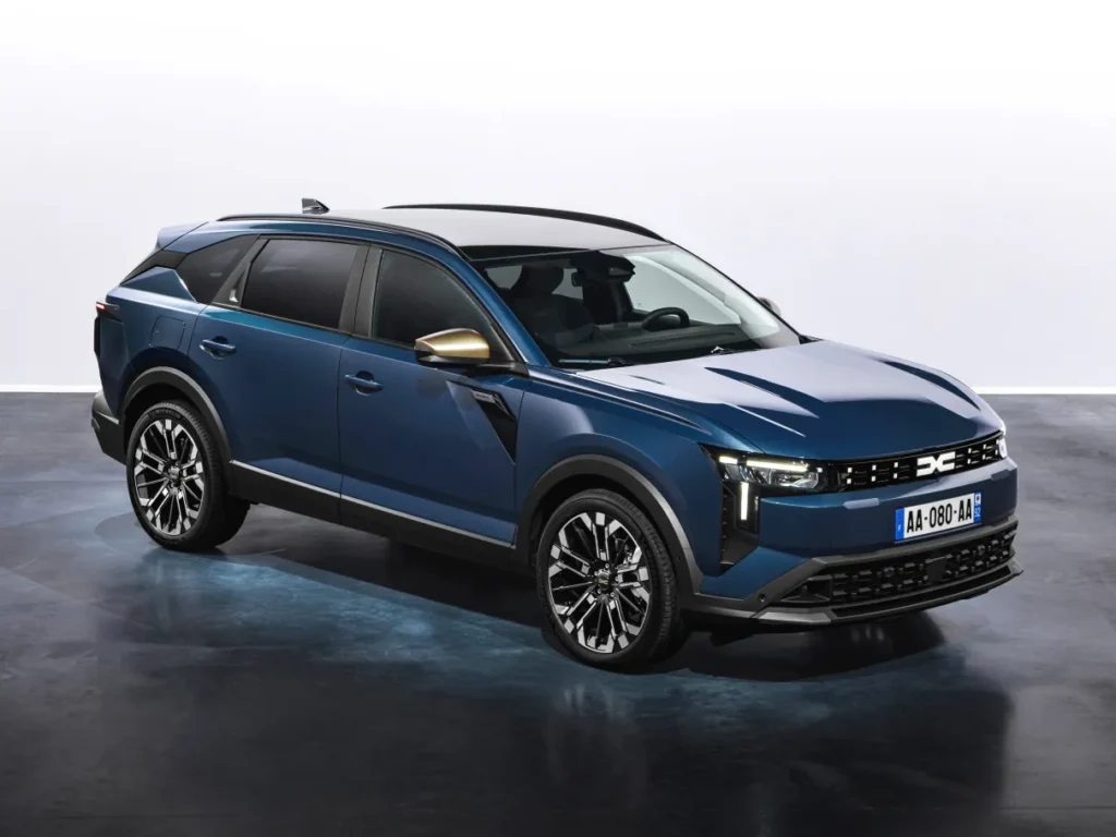 O novo Dacia Striker chega ao mercado europeu com preço inicial abaixo de 25 mil libras e motorização híbrida capaz de rodar 80% do tempo no modo elétrico, servindo de base para futuros modelos da Renault