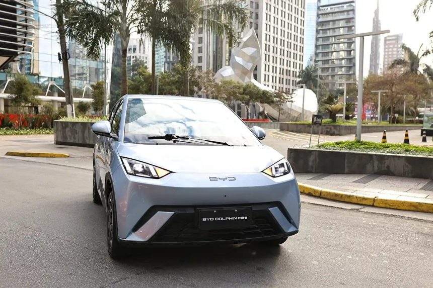 Mercado brasileiro de veículos registra alta de 20,11% no primeiro semestre de 2026 com Fiat na liderança seguida por Volkswagen e General Motors enquanto BYD assume a quarta posição do ranking nacional
