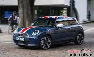 MINI Cooper 3 portas retorna às origens com edição especial Oxford que traz teto Union Jack e kit exclusivo para celebrar a história da marca britânica no mercado automotivo global e brasileiro