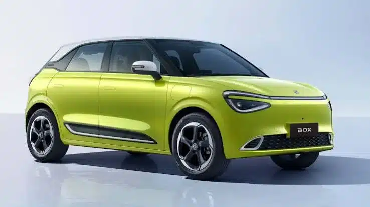 carro elétrico Dongfeng Box vista frontal estúdio