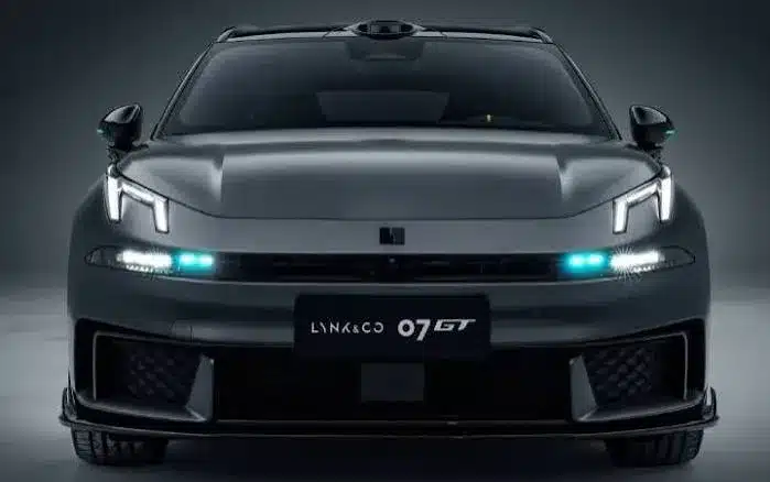 Lynk & Co 07 GT PHEV frente