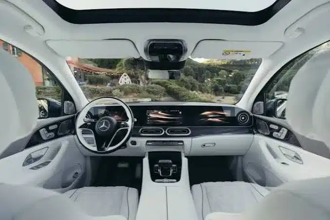 Mercedes-Maybach GLS 680 painel digital