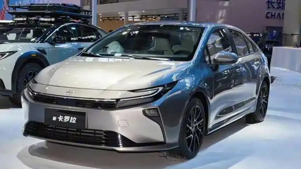 Foto de frente do novo Corolla, da Toyota na cor prata