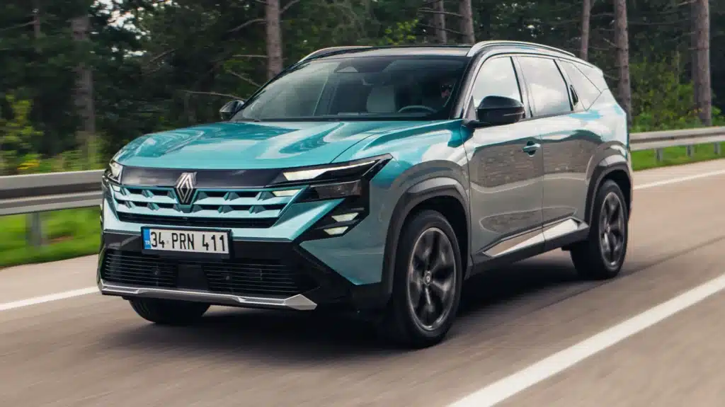 Renault Boreal híbrido 4×4 inicia testes em solo brasileiro com previsão de lançamento para 2027 integrando motor 1.3 turbo flex e sistema E-Tech Hybrid capaz de gerar potência combinada de 180 cavalos