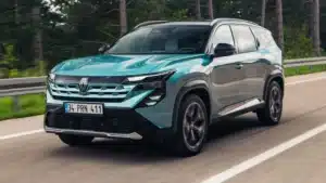 Renault Boreal híbrido 4x4 inicia testes em solo brasileiro com previsão de lançamento para 2027 integrando motor 1.3 turbo flex e sistema E-Tech Hybrid capaz de gerar potência combinada de 180 cavalos