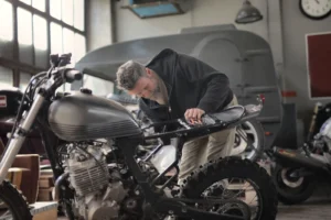 CNAE 4543-9/00: conserto e pintura de motos, o que faz?