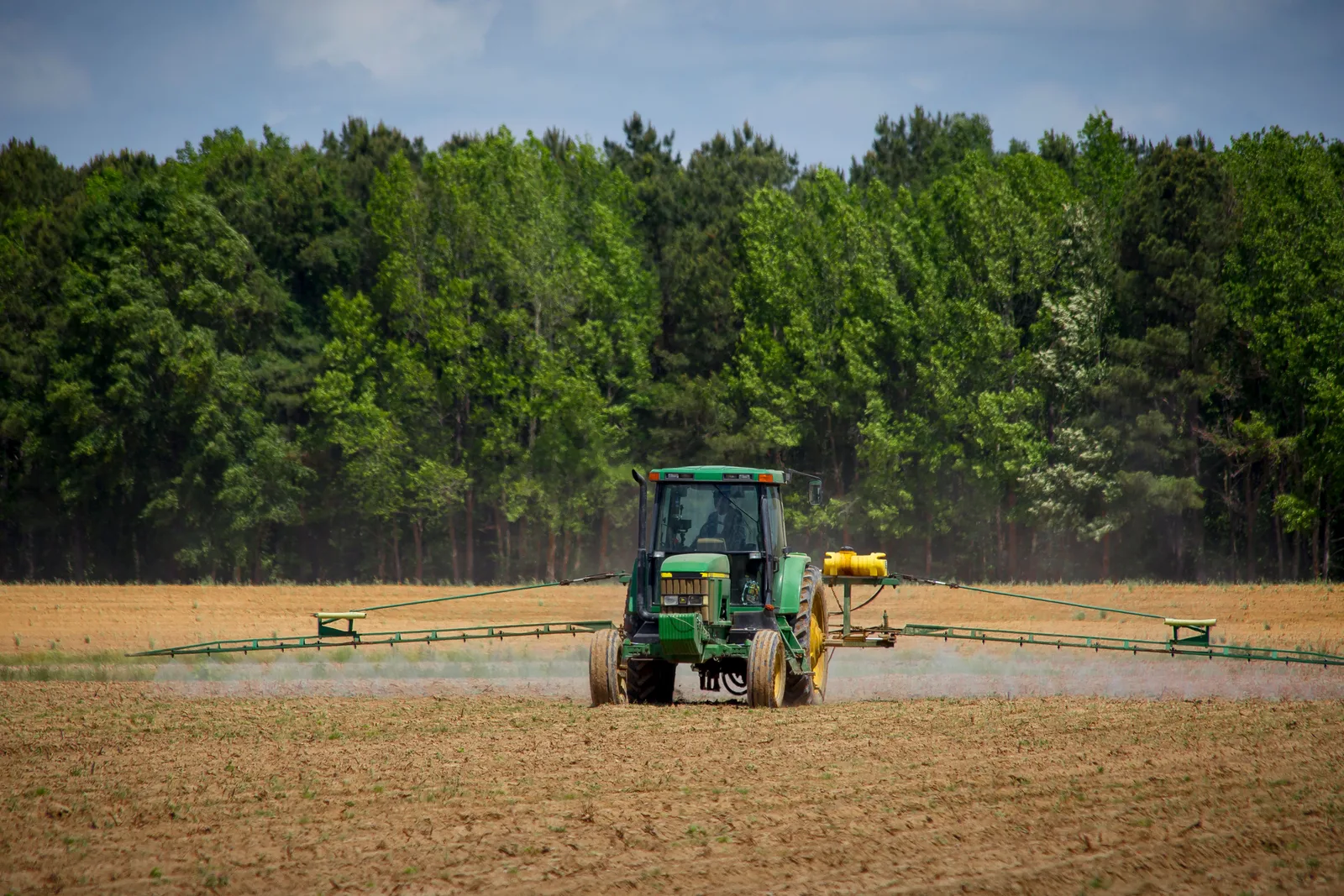 CNAE 0161-0/01: pulverização e controle de pragas agrícolas