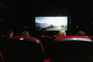 CNAE 5914-6/00: salas de cinema e projeção de filmes