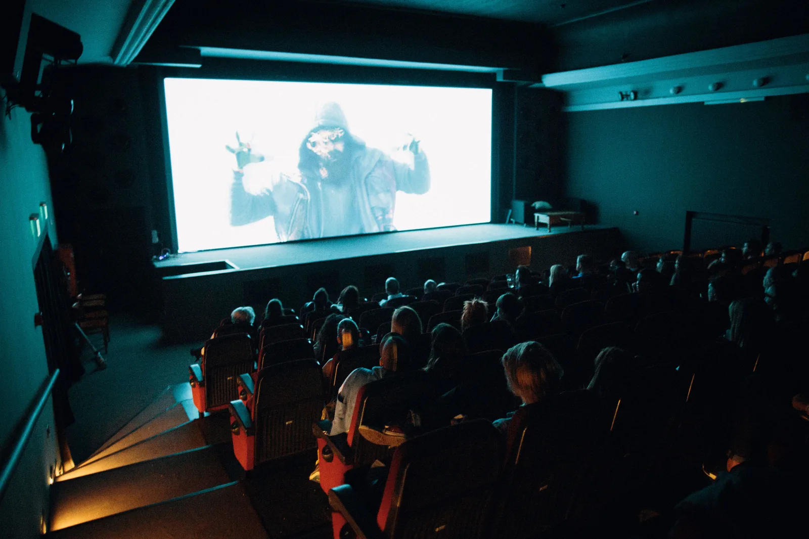CNAE 5914-6/00: salas de cinema e projeção de filmes