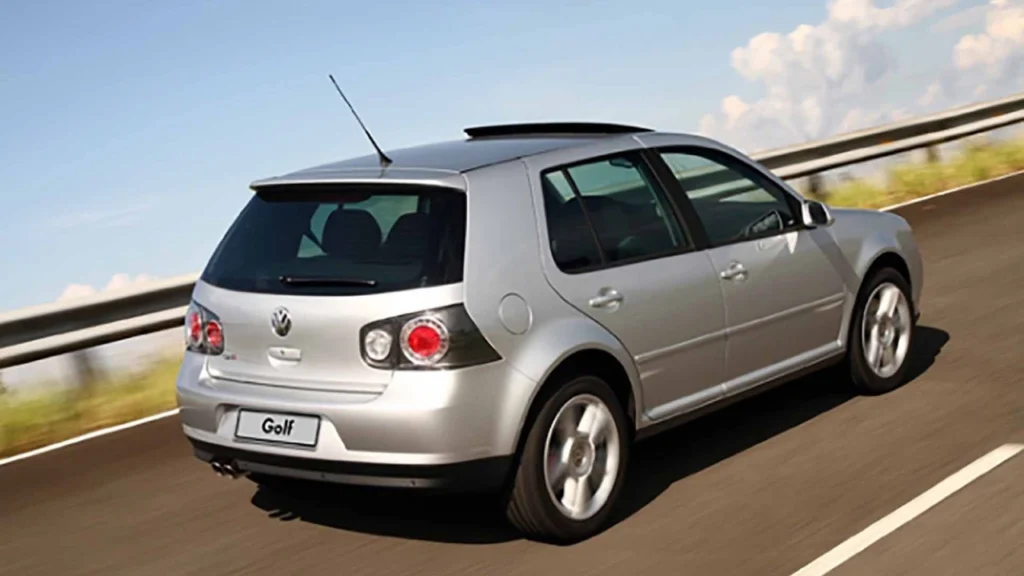 Foto do carro Volkswagen Golf GTI na cor prata