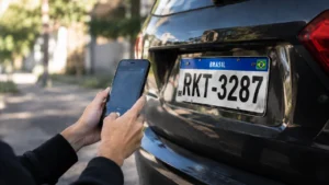 Como puxar placa de carro: veja o que é possível consultar