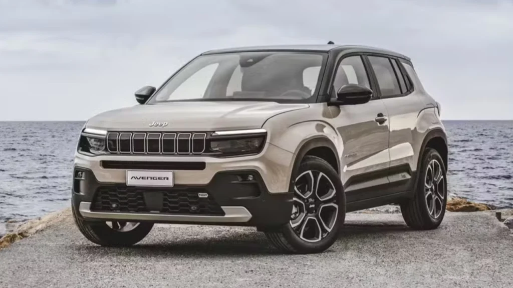 Foto do novo SUV do momento, o Jeep Avenger, na cor prata