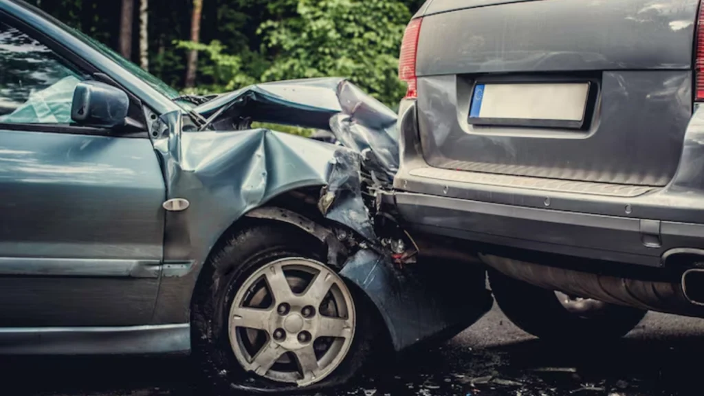 Foto de um acidente de trânsito, em alusão a pauta "O recurso do carro que pode evitar até 17% dos acidentes de trânsito, diz estudo"