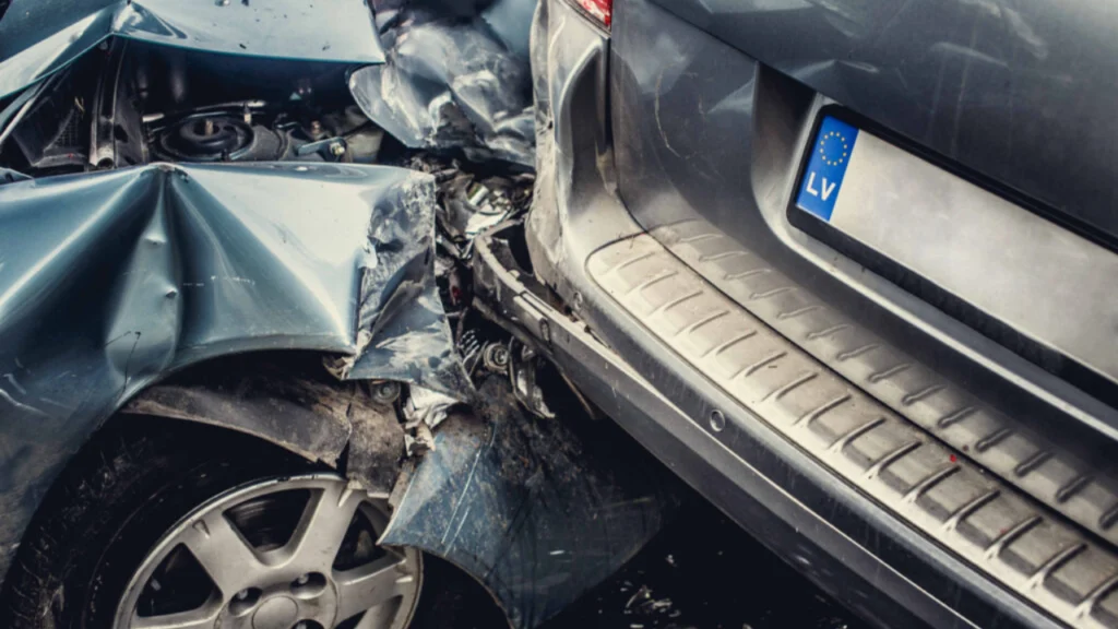 Foto ilustrativa de um acidente de trânsito, em alusão a pauta "O recurso do carro que pode evitar até 17% dos acidentes de trânsito, diz estudo"