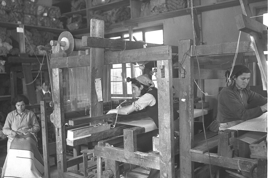 CNAE 1352-9/00: fabricação de artefatos de tapeçaria