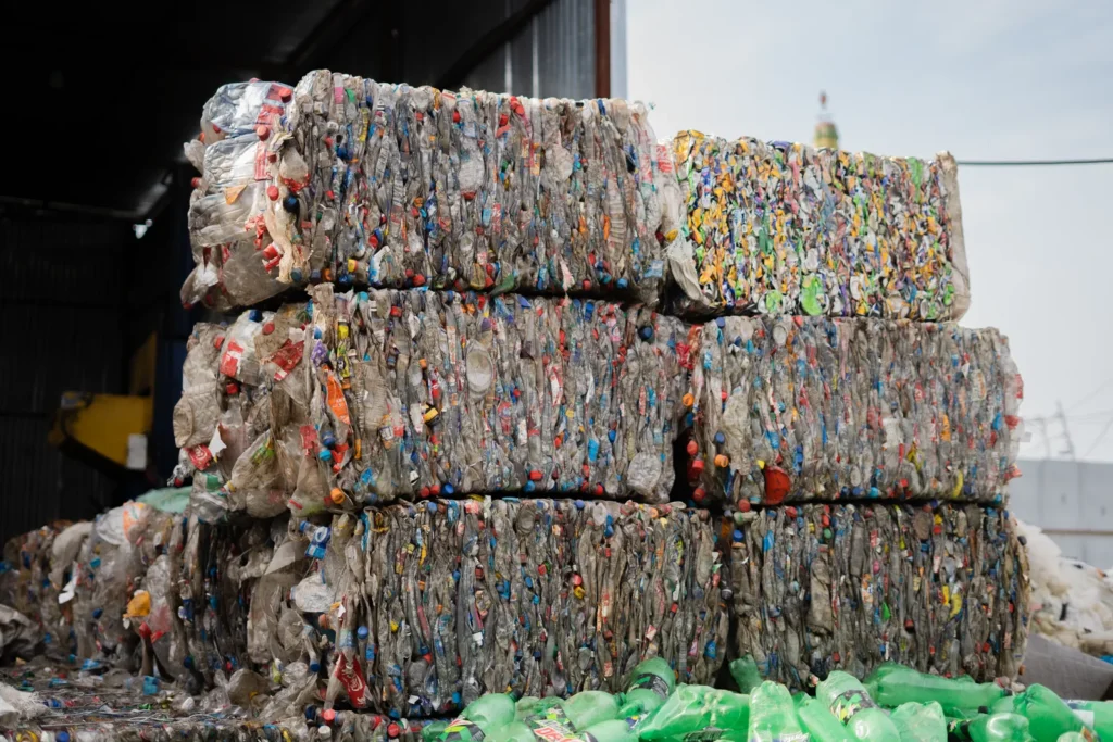 CNAE 3832-7/00: recuperação de materiais plásticos