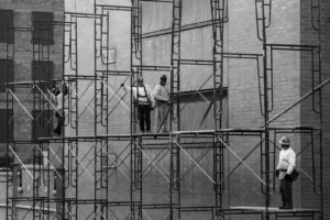 CNAE 4399-1/02: montagem de andaimes e estruturas