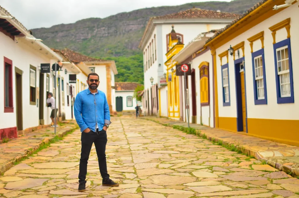 Especialista organizando organização de excursões municipais