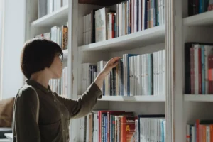 CNAE 4761-0/01: venda de livros e materiais didáticos